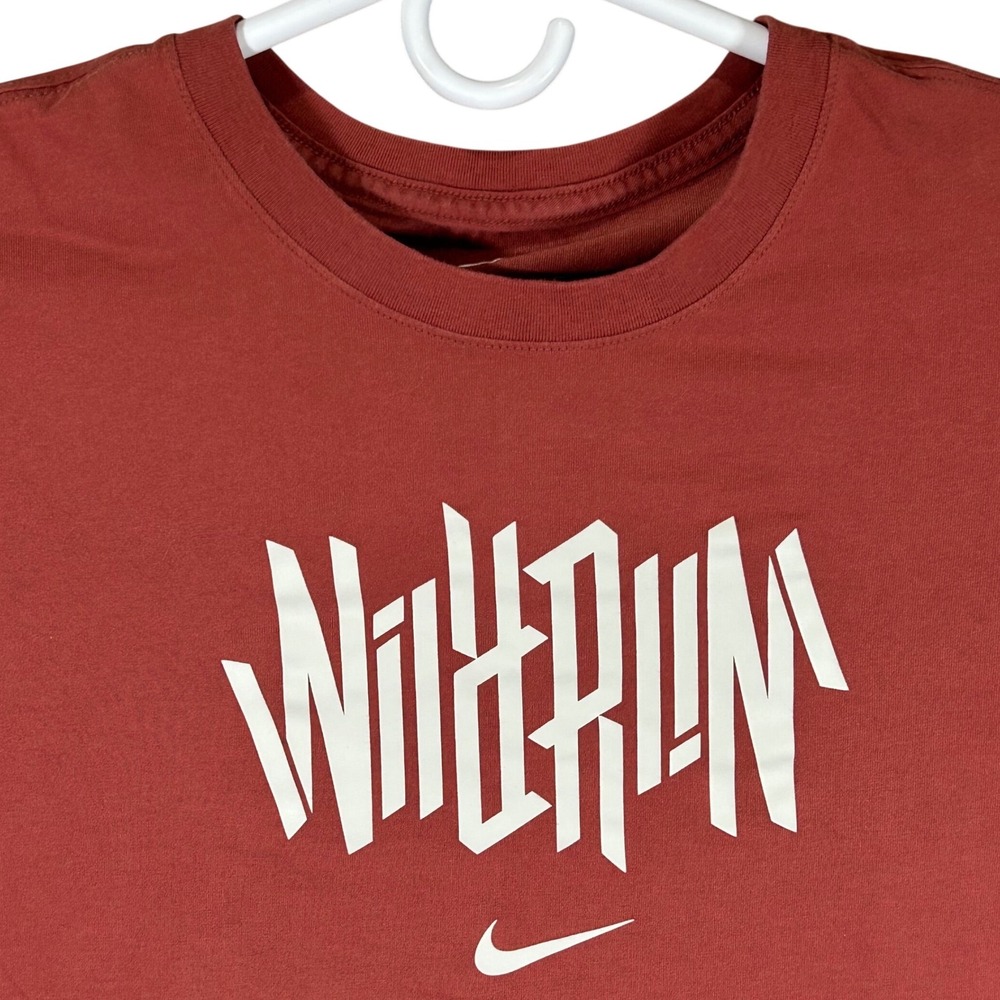 Nike Mens Wild Run Dri-FIT Graphic T-Shirt Cedar Red CW0949-652 Large